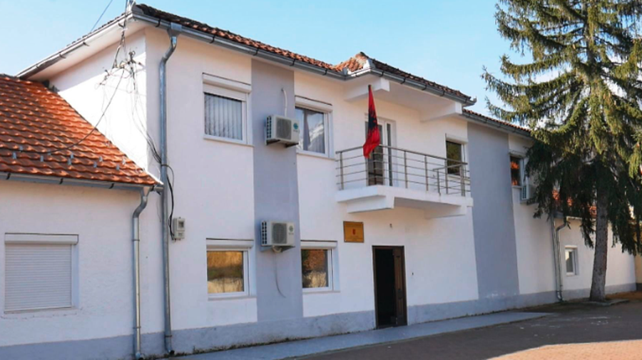 “Nëse s’vjen në orën 6, s’mbaj