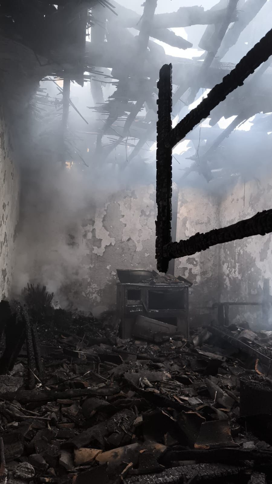 FOTO/ Pas ngjarjes tragjike, digjet një tjetër shtëpi në