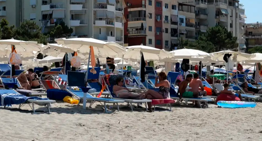 Zhgënjim nga pushimet në Shqipëri, turistët