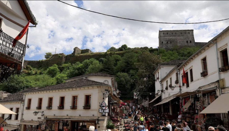 “Samiti” i turizmit, bien polakët, italianët në vend