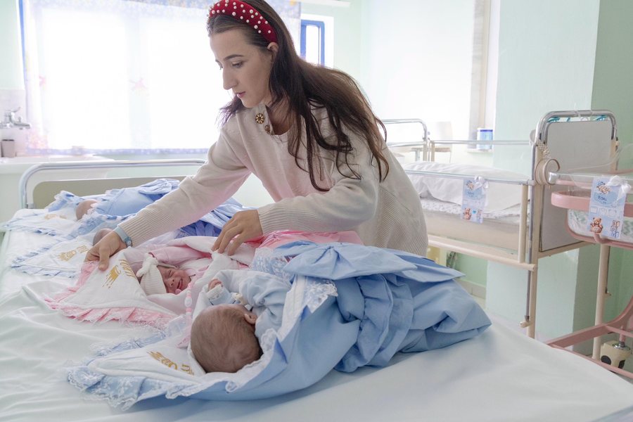 Vijnë në jetë katërnjakët me lindje natyrale: Mrekullia