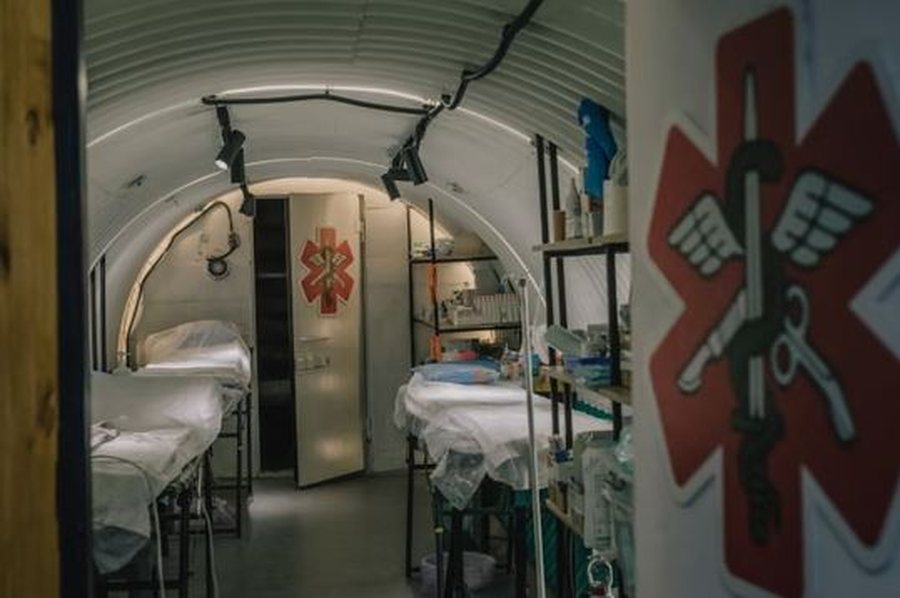 6 metra nën tokë/ Brenda spitalit sekret ku trajtohen ushtarët