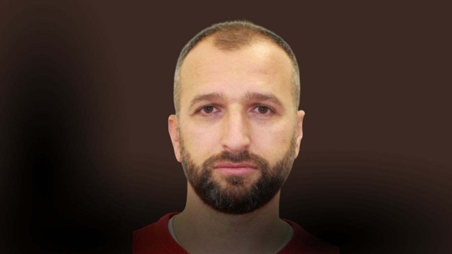 Vr*u bashkëatdhetarin e tij për një vend parkimi, kapet shqiptari