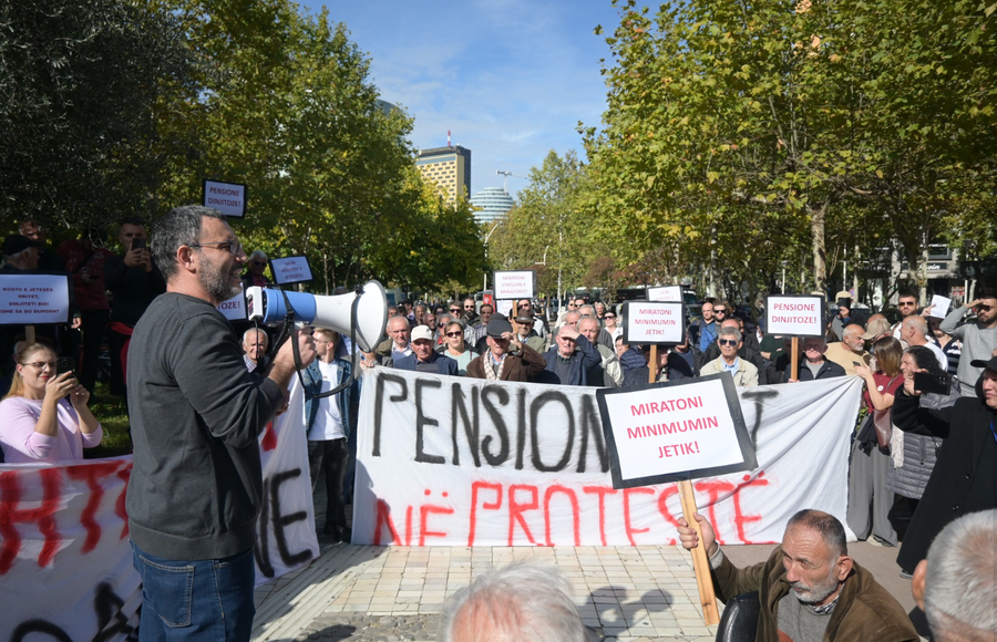 Protestë jashtë Kuvendit për pensionet dhe minimumin jetik, Qori: