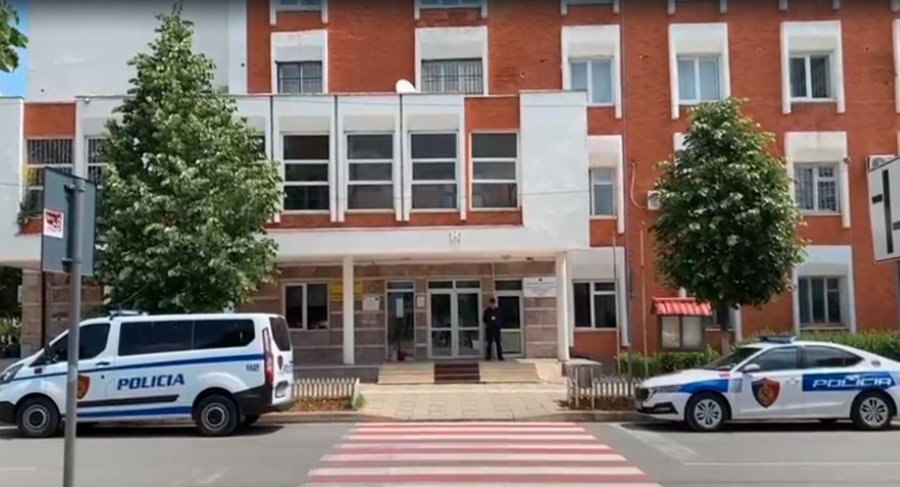 Audio/ "O Besnik nxirre jashtë", skandal në gjykatën e