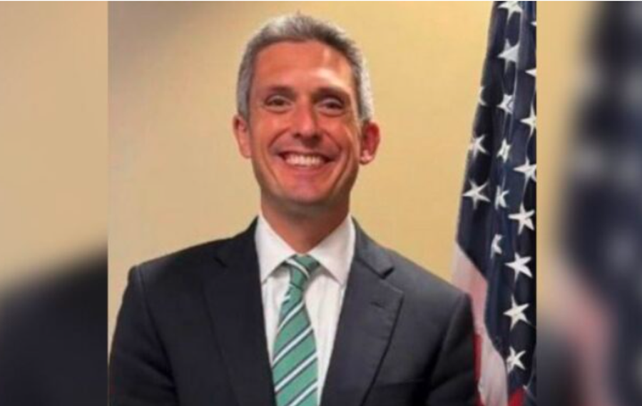 Zv/Ndihmës Sekretari i Shtetit mbërrin në Tiranë dhe viziton