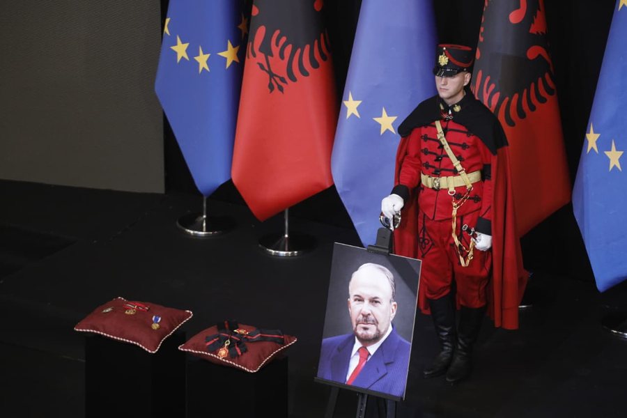 Lamtumirë Fatos Nano! Fjalët e fundit të Xhoanës, të