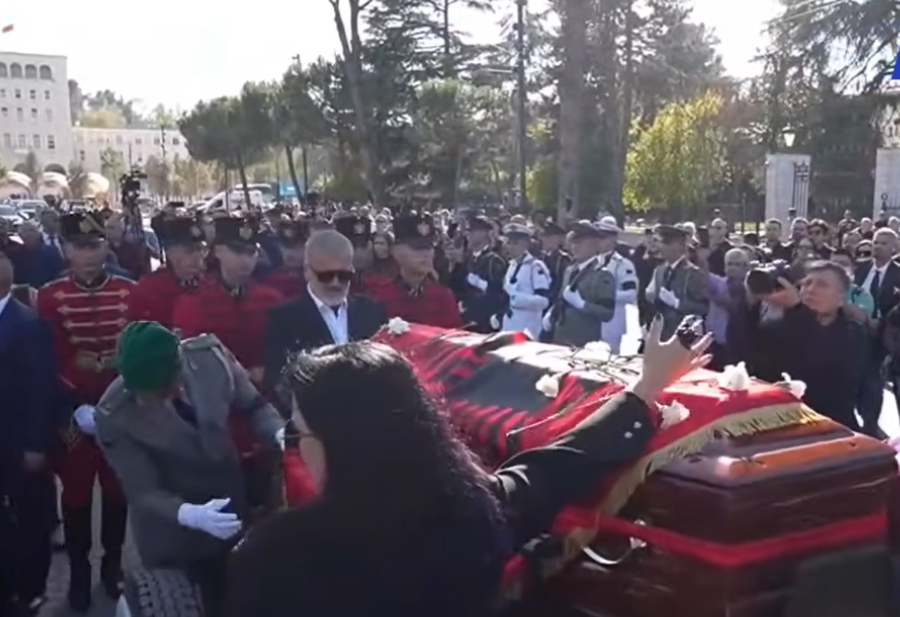 Lamtumirë Fatos Nano! Fjalët e fundit të Xhoanës, të