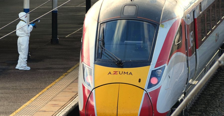 Britani: Sulm me thikë në tren nuk konsiderohet sulm terrorist... Dy