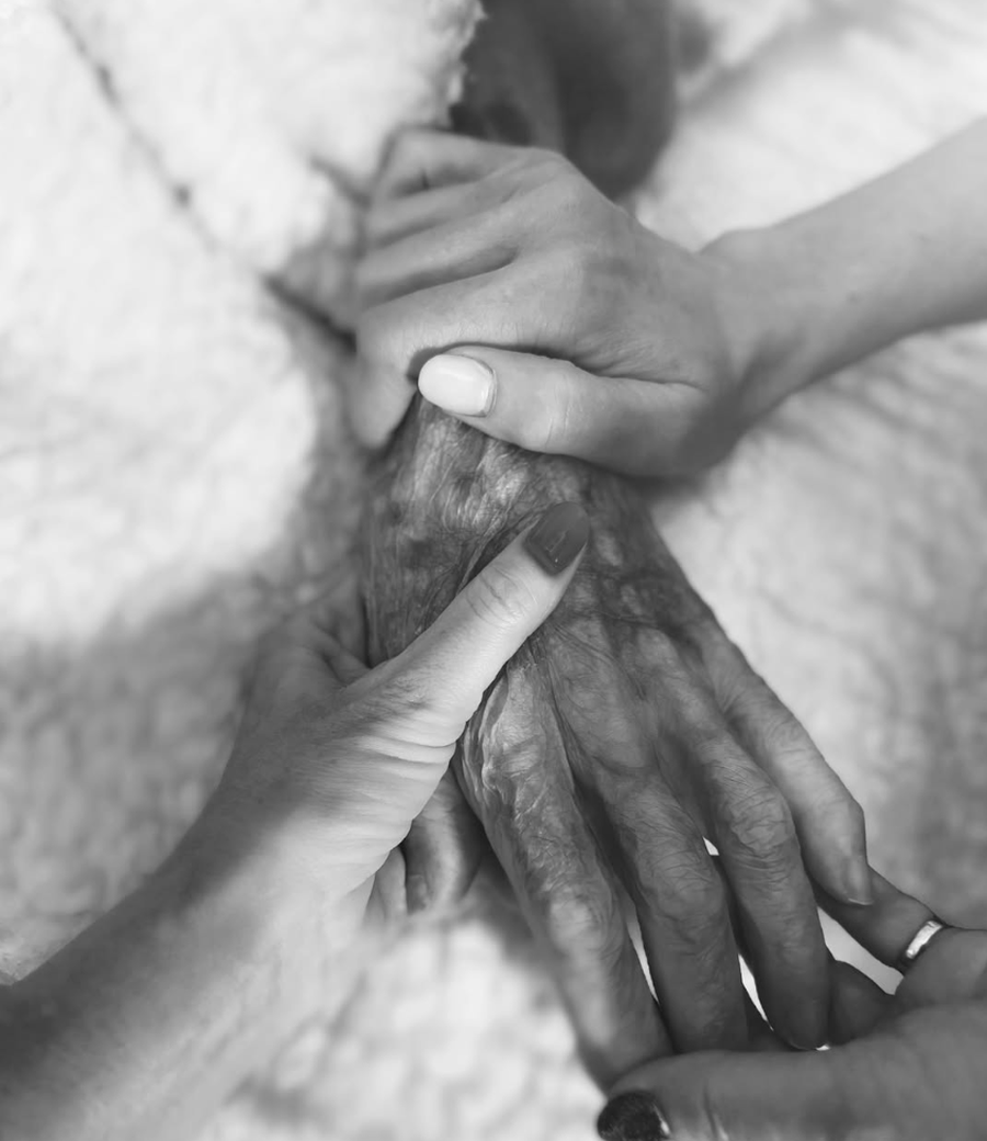 Ish-deputetja, Majlinda Bregu, humb njeriun e dashur: Qoftë i lehtë