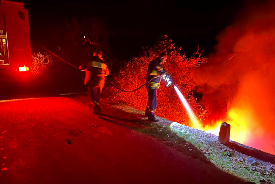 Zjarr në Fushë Milot, djegia e gomave shkakton tym të dendur