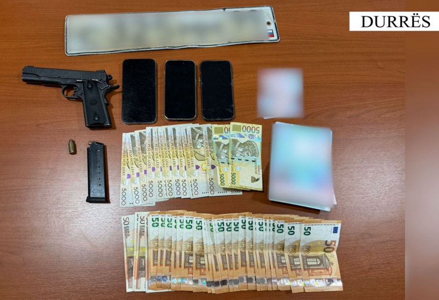 FOTO/ Lëviznin me makinë të blinduar nëpër Durrës,