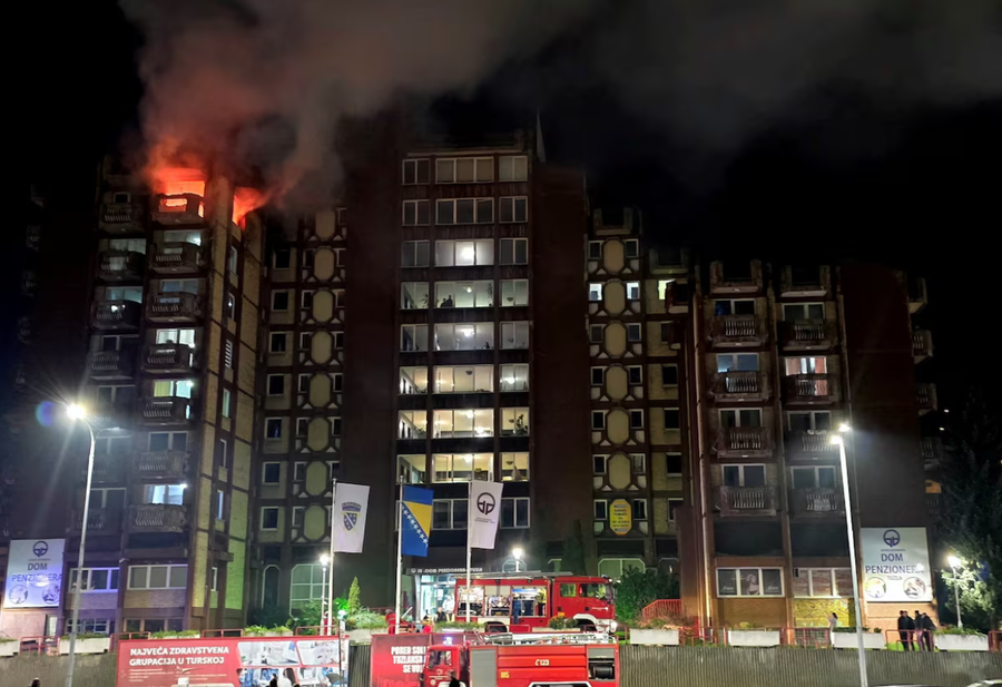 E rëndë në Bosnjë, flakët përpijnë azilin e