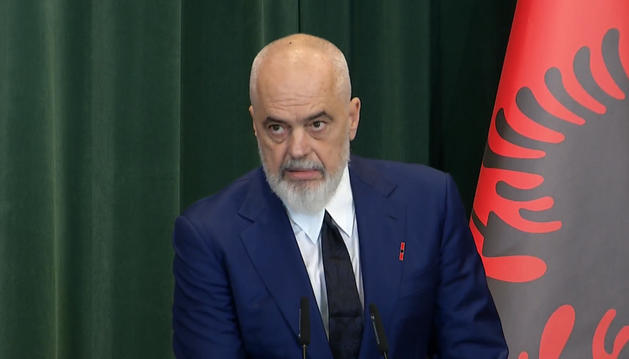 Komisionerja foli për "periudhë prove" për