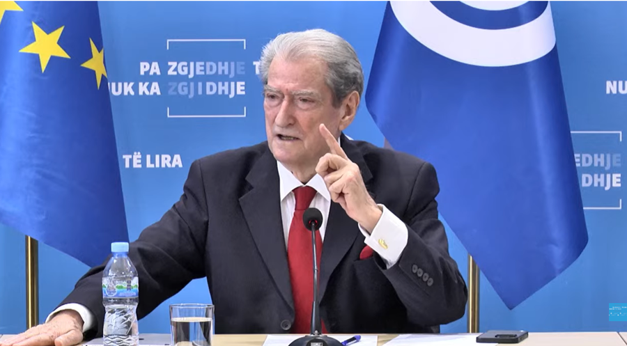 “Ose largohet Rama, ose është fundi i PD”, Berisha thirrje