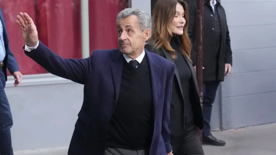 Sarkozi refuzon të hajë ushqim burgu, ka frikë nga helmimi!