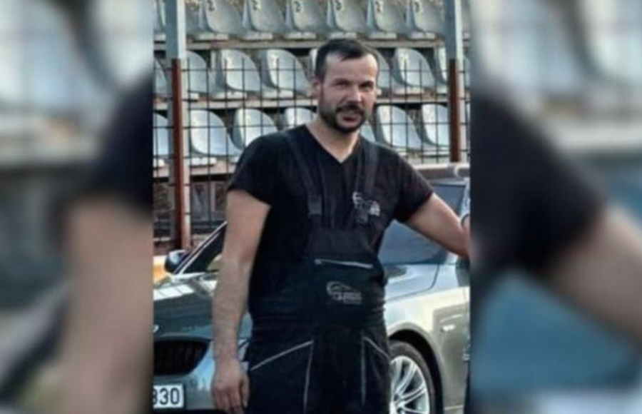 Vrau 2 vëllezërit e gruas së tij në derën e