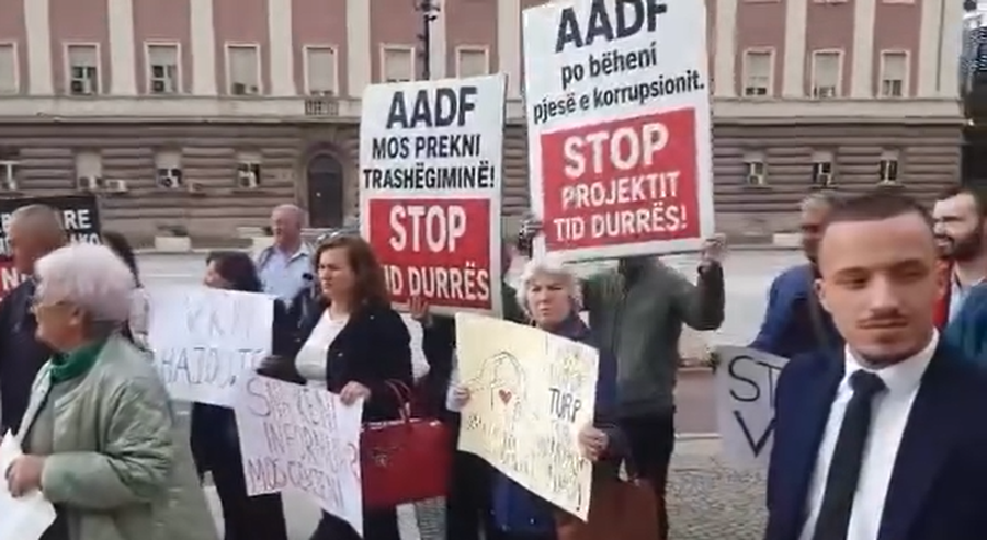 74 familje nga Durrësi protestojnë para Kryeministrisë