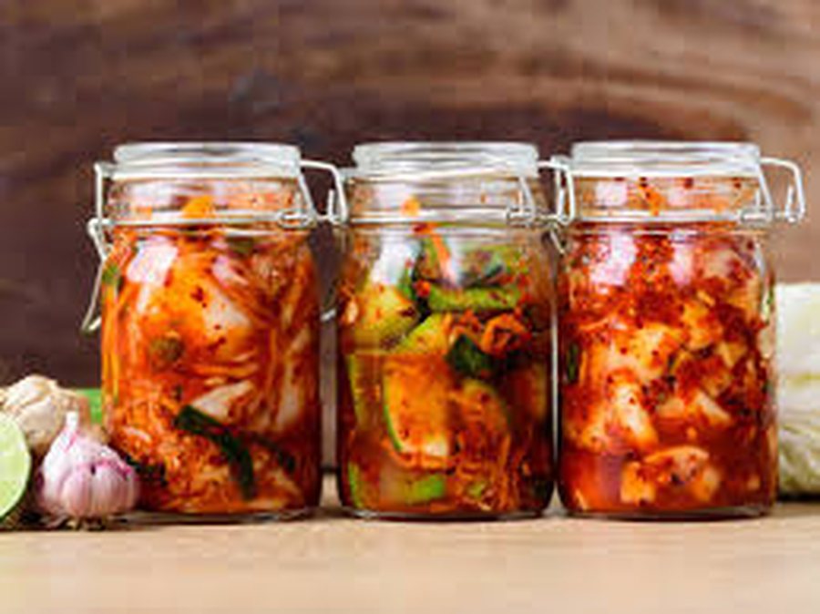 Kimchi: Mrekullia e fermentuar koreane që pushtoi botën
