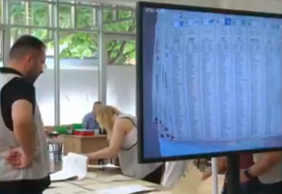 Zgjedhjet në Tepelenë, vonesa në nisjen e votimit!