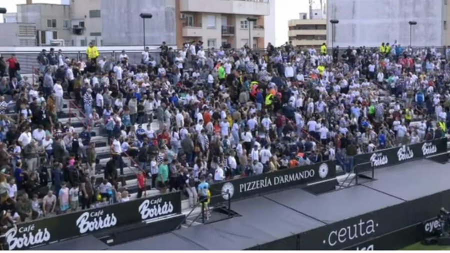 Tragjedi në stadium, tifozi ndërron jetë gjatë ndeshjes