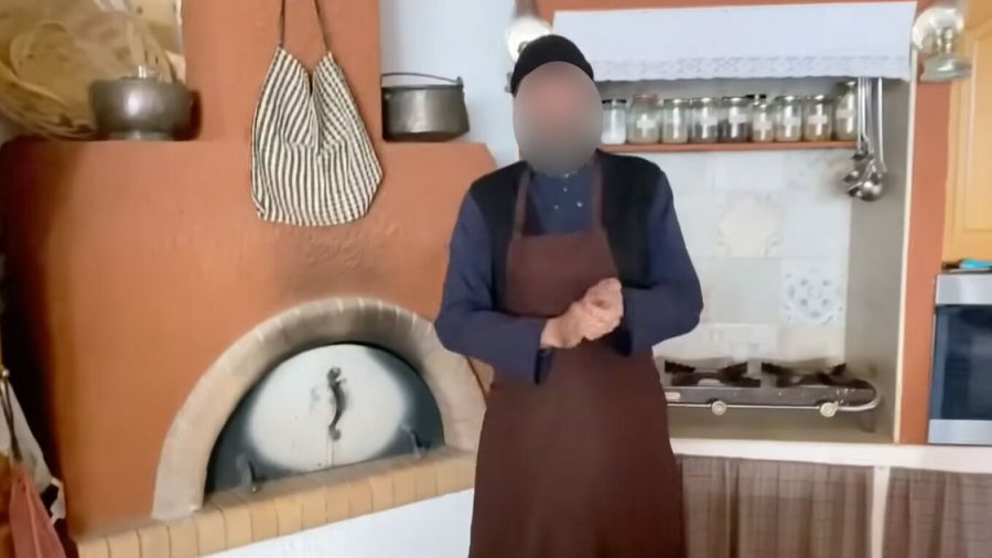 YouTuber, ish-model, "kryepeshkopi" i Kalendaristëve të