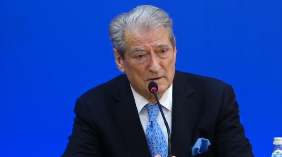 Kur opozita akuzon, por nuk bind: PD-ja mes nostalgjisë dhe humbjes së