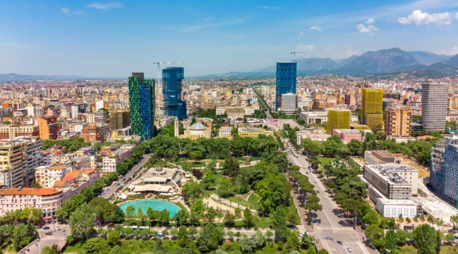 Bashkitë mbeten peng i ciklit të ndërtimit, rënia e lejeve