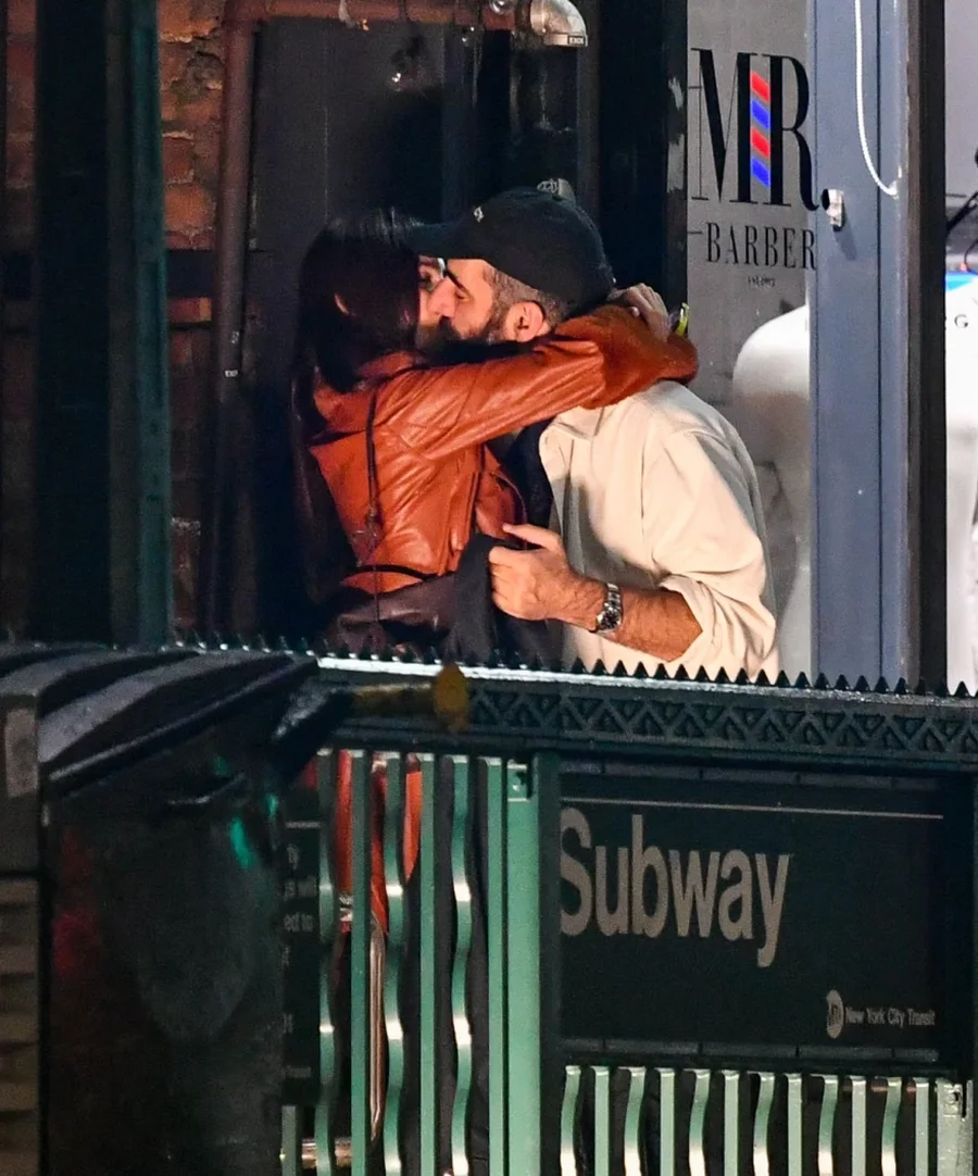 FOTO/ Pas ndarjes me Dua Lipën, regjisori Romain Gavras kapet në