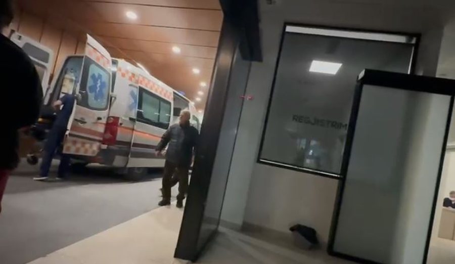 PAMJET/ Makina del nga rruga, pesë persona të plagosur! Momenti kur