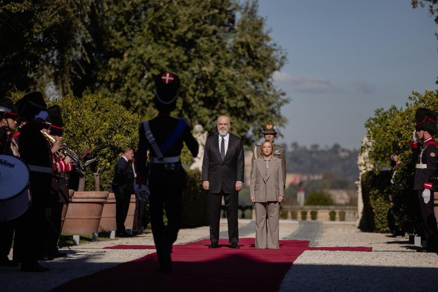 Samiti Shqipëri–Itali/ Rama pritet me ceremoni zyrtare nga Meloni