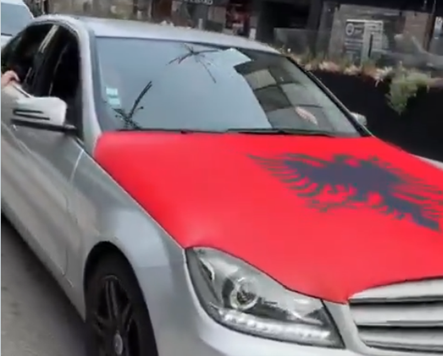 Tifozët kuqezi “pushtojnë” Andorrën, nis festa me