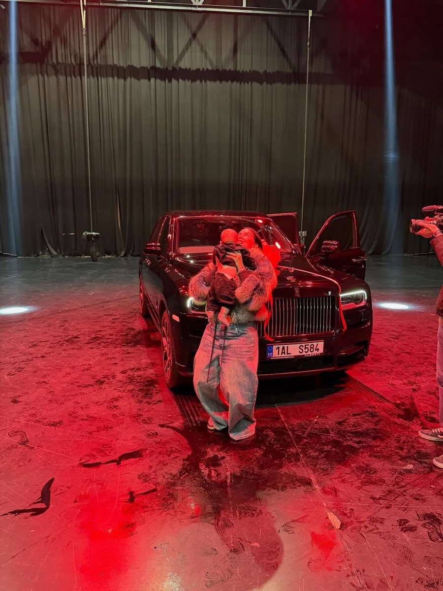 Dafina Zeqiri merr dhuratën me çmim marramendës nga