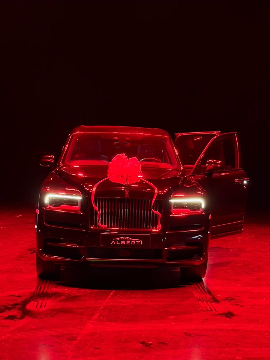 Dafina Zeqiri merr dhuratën me çmim marramendës nga