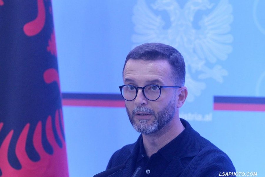 Braçe flet për Erion Veliajn: Nuk duhet të qëndrojë