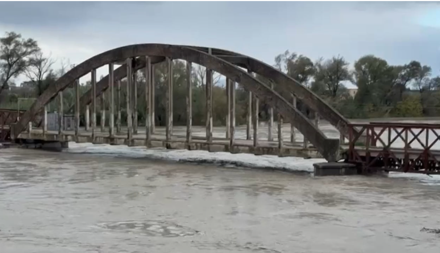 Niveli i lumit mbi 7 metra, Vjosa del nga shtrati, përmbyten 3 banesa