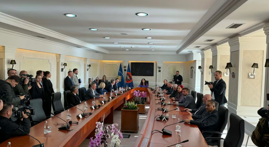 Vjosa Osmani shpërndan Kuvendin, Kosova shkon në zgjedhje të