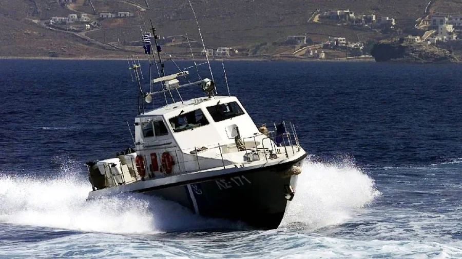 Incident mes rojës bregdetare greke dhe anijeve turke, qëllohet me