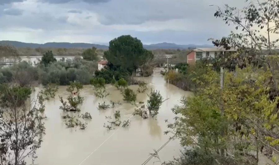 Viktima e parë nga moti i keq në vend! Evakuohen 48 familje në