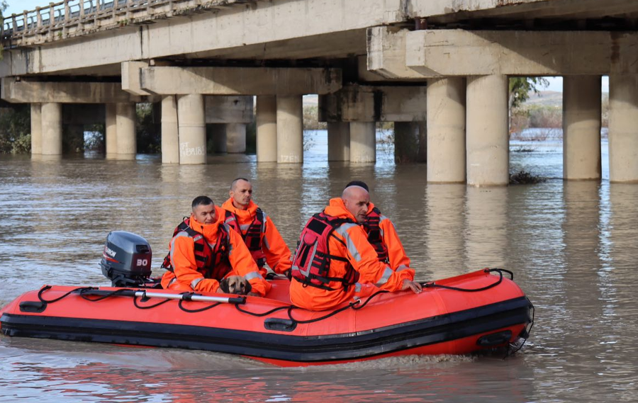 Viktima e parë nga moti i keq në vend! Evakuohen 48 familje në