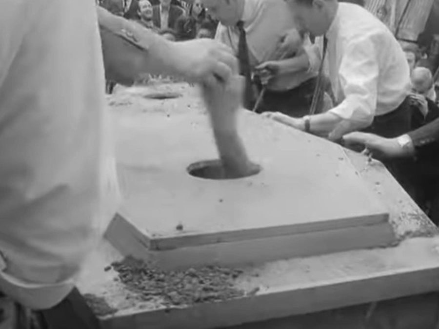 I varrosur i gjallë për 61 ditë në një arkivol: