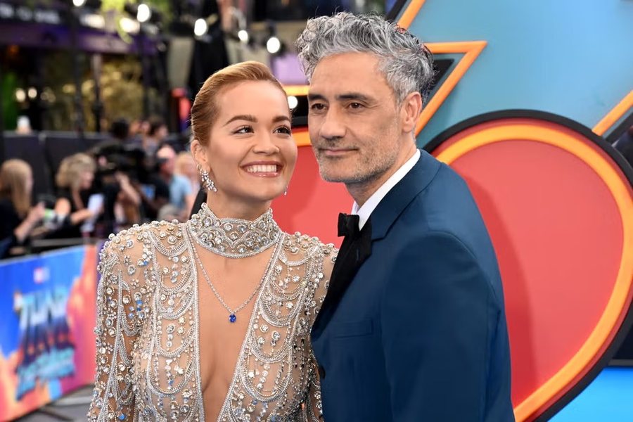 Rita Ora trondit fansat: “Mund të jem shtrigë magjistare, e kam