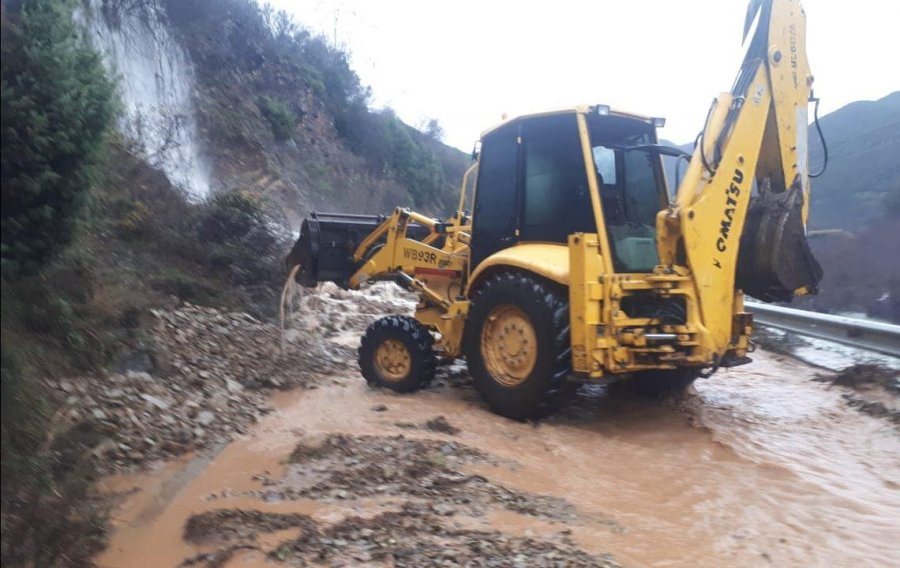 500 hektarë tokë nën ujë në Sarandë, Korça