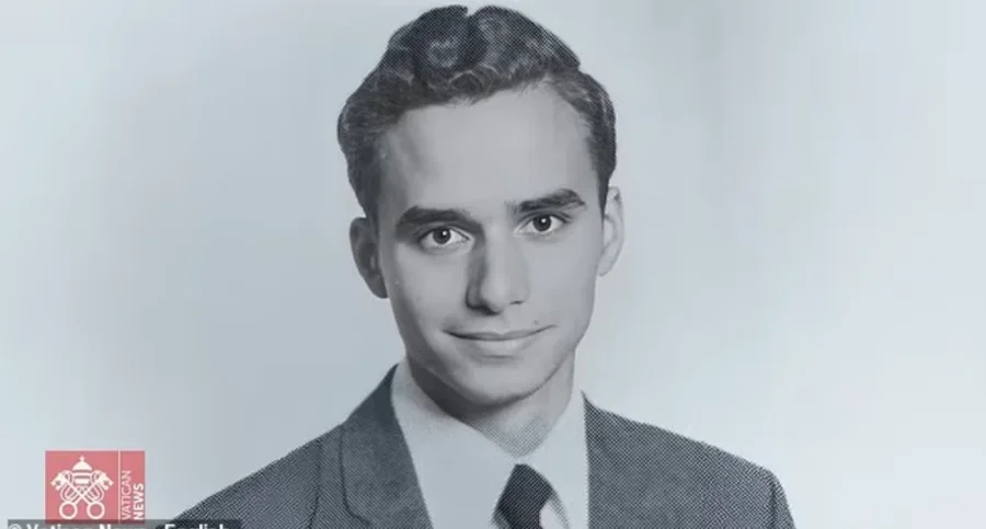 Kush është djali i vogël me buzëqeshjen engjëllore