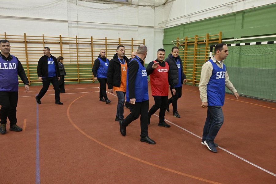 FOTO/ Mbrotja e zyrtarëve të drejtësisë, gardistët