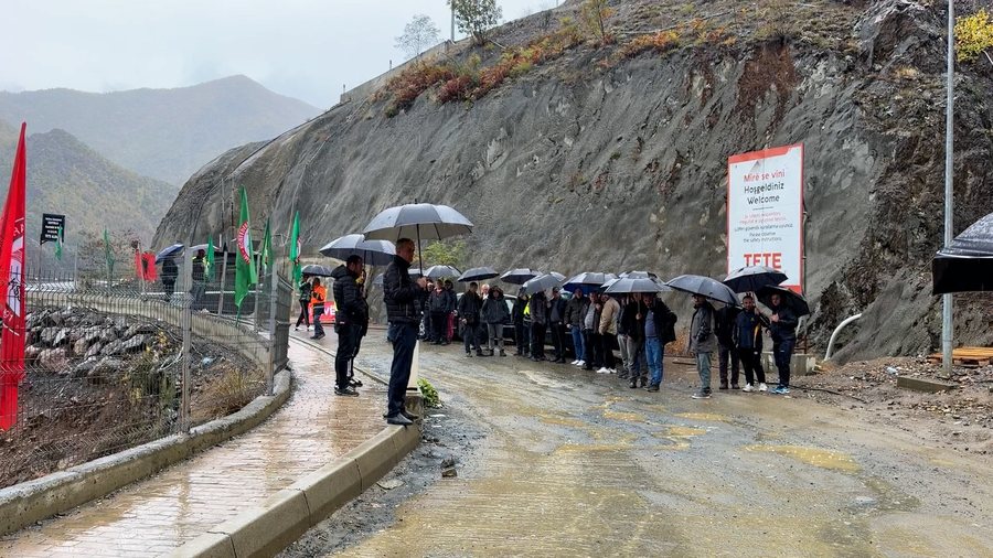 'Për 7 vite vite u prodhua 2 ton ar”/ Minatorët e