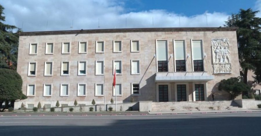 EMRAT/ Ndryshime në qeveri, lirime dhe shkarkime nga detyra