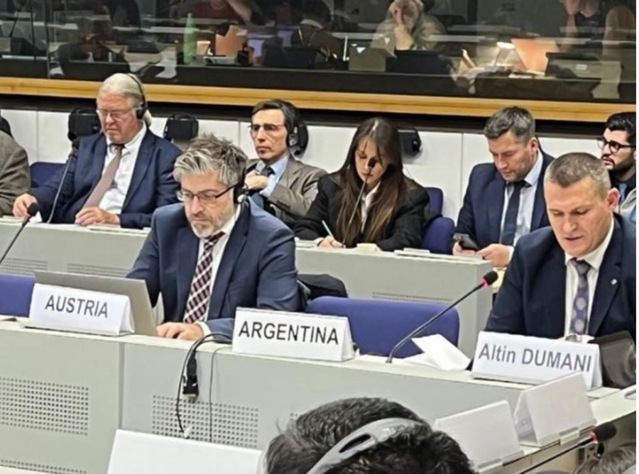 Tabela me emrin e tij në vend të shtetit, Altin Dumani zbulon arsyen: