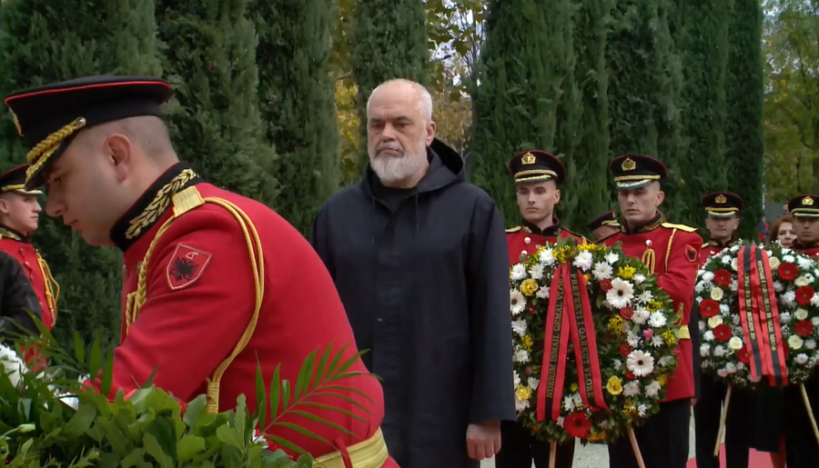 113 vite pavarësi! Shqiptarët festojnë Ditën e Flamurit,