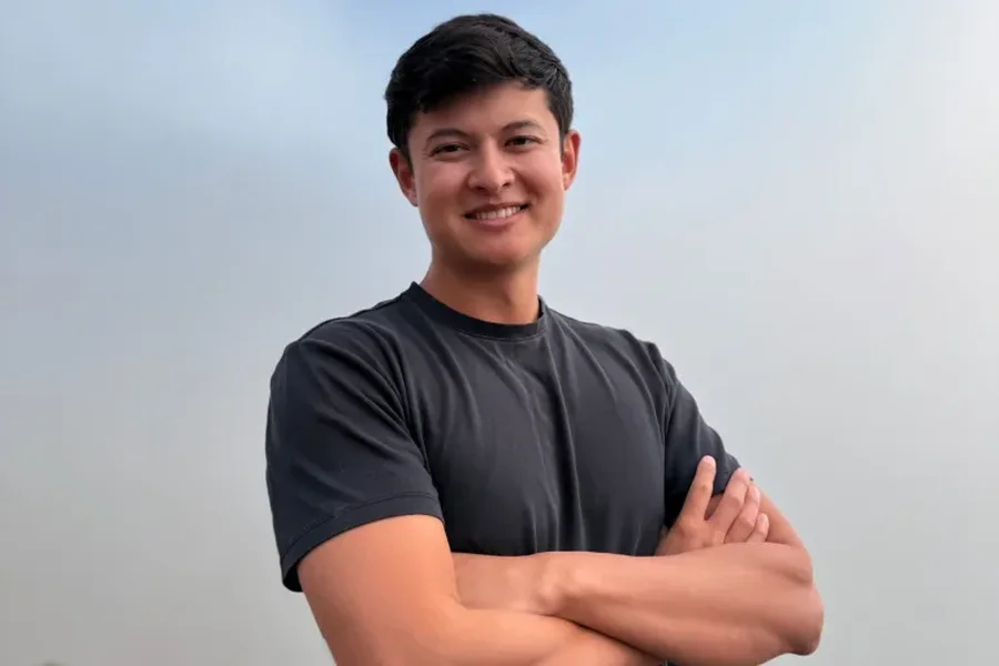 Punoi 80 orë në javë për të krijuar agjentë me AI,